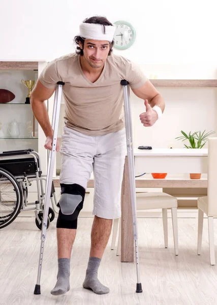 Injured Young Man Doing Exercises Home — Stock Photo, Image