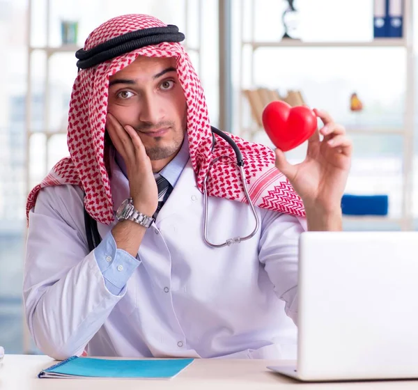 Arab Orvos Kardiológus Klinikán Dolgozik — Stock Fotó