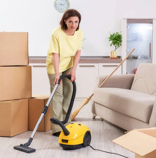Middle Aged Woman Cleaning New Apartment — 스톡 사진
