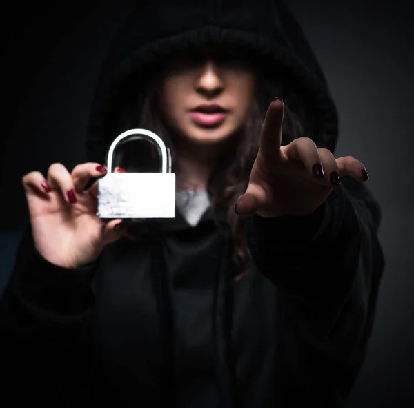 Female Hacker Hacking Security Firewall Late Office — Stock Photo, Image