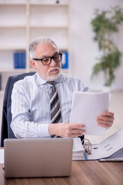 Old boss employee and too much work at workplace