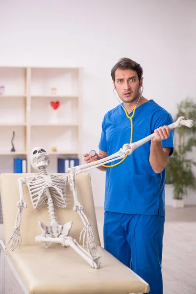 Young Doctor Skeleton Patient Hospital — Stok fotoğraf