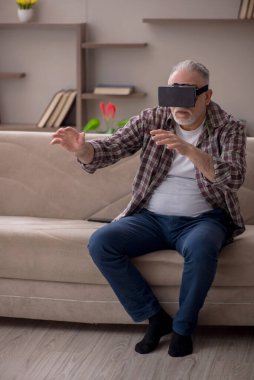 Old man enjoying virtual glasses at home