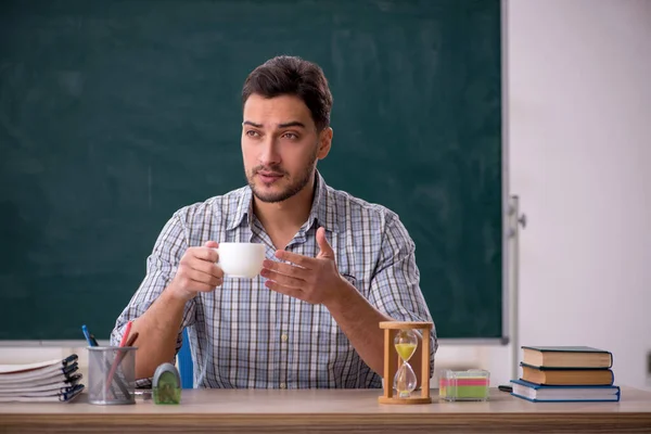 Young Teacher Drinking Tea Classroom — Stok fotoğraf