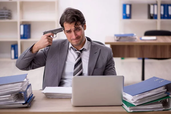 Junge Angestellte Unzufrieden Mit Exzessiver Arbeit Büro — Stockfoto