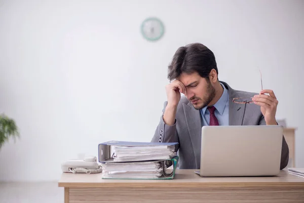 Young Employee Unhappy Excessive Work Workplace — Photo
