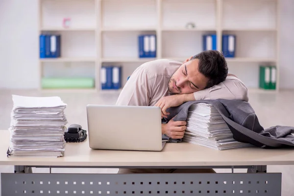 Young Employee Too Much Work Workplace — Stock fotografie