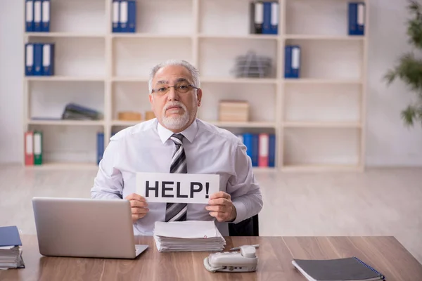 Old Businessman Employee Unhappy Excessive Work Workplace — Stock Photo, Image