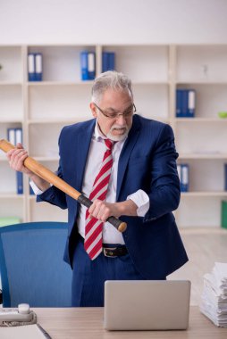 Old employee unhappy with excessive work at workplace