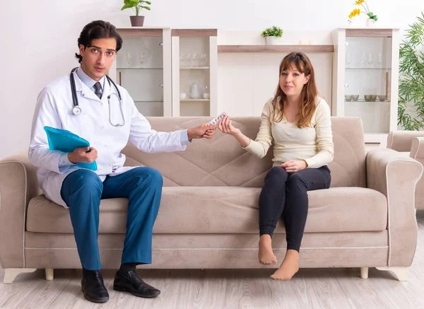 Young Handsome Doctor Visiting Female Patient Home — Stock Photo, Image