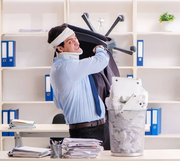 Young Injured Male Employee Working Office — Stock Photo, Image