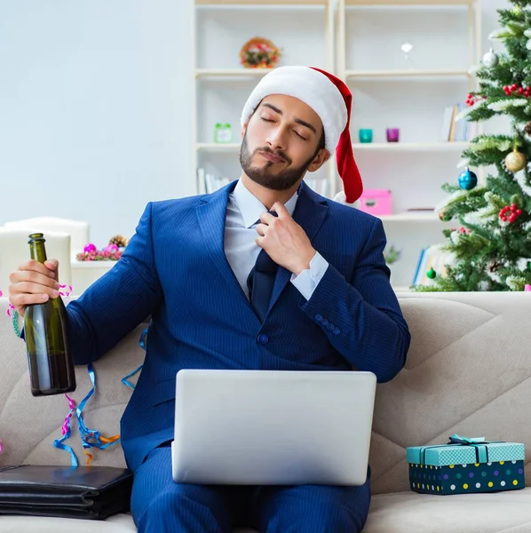 Zakenman Die Thuis Werkt Tijdens Kerst — Stockfoto