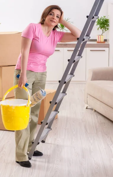 Middle Aged Woman Doing Renovation Home — Stock Photo, Image