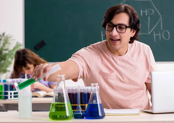 Two Chemists Students Classroom — Stockfoto