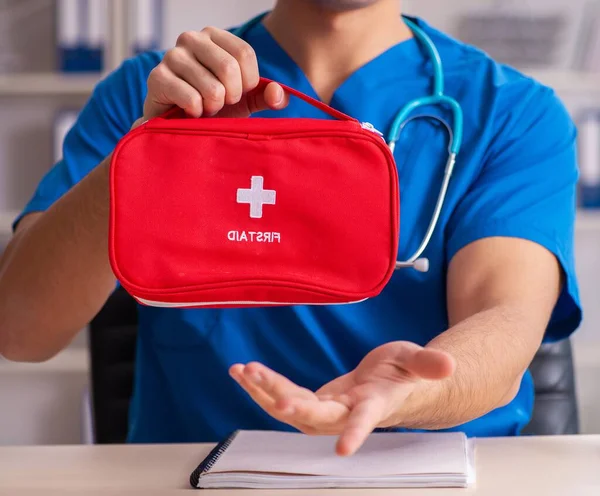 Male Doctor First Aid Bag — Fotografia de Stock