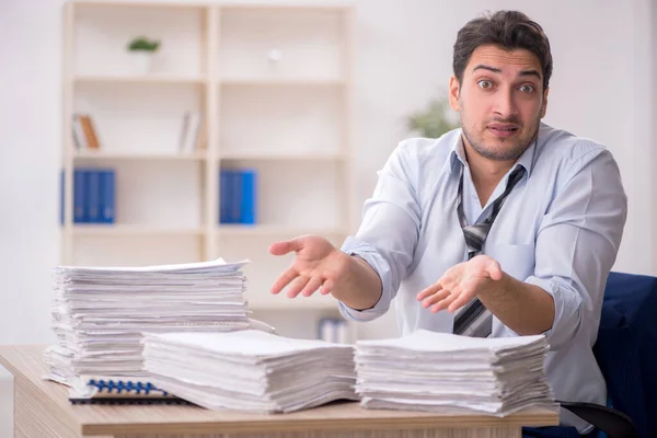 Young Employee Too Much Work Workplace — Photo