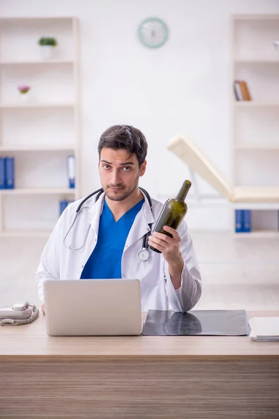 Young Doctor Alcoholism Concept — Stock Photo, Image