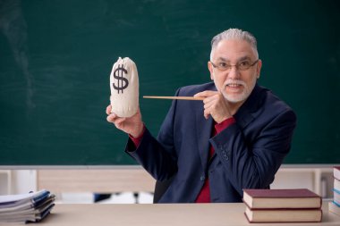 Old teacher in remuneration concept