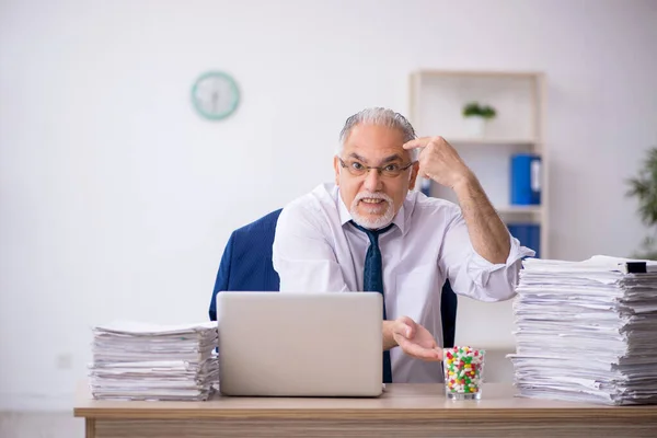 Old Businessman Employee Suffering Workplace — Stock Photo, Image