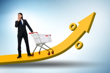 Yüksek market enflasyonu konsepti olan adam.