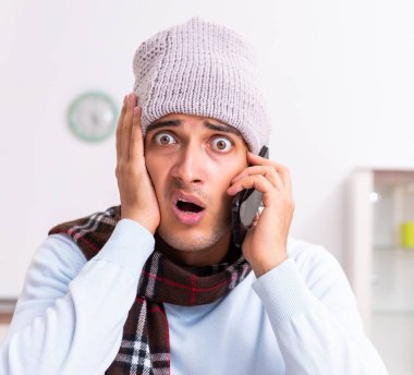 Genç adam evde grip olmuş.