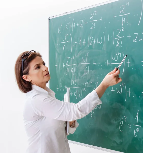 Professora Matemática Frente Quadro — Fotografia de Stock