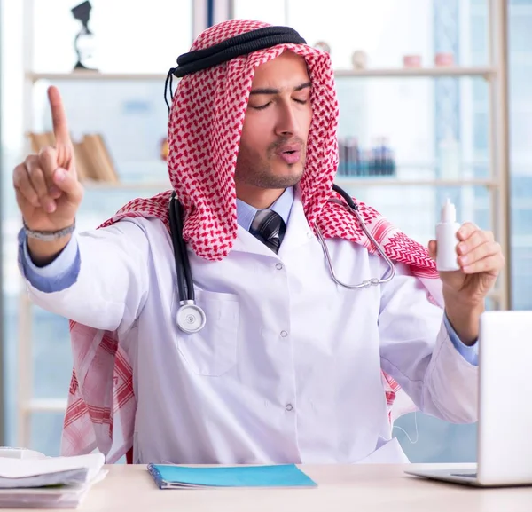 Arab Doctor Working Clinic — Stock Photo, Image