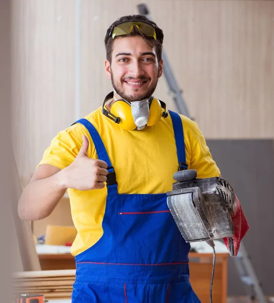 Joven Carpintero Reparador Que Trabaja Con Herramientas Eléctricas Pulidor Eléctrico — Foto de Stock