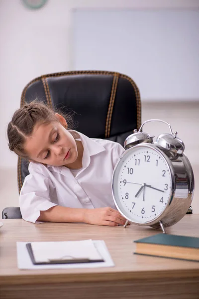 Little Girl Sitting Classroom Time Management Concept — Photo