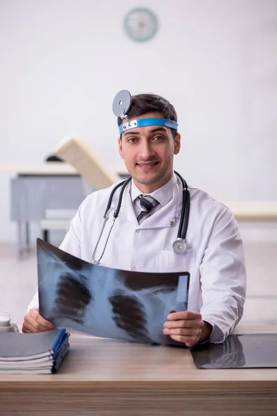 Young Doctor Otolaryngologist Working Hospital — Stockfoto