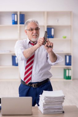 Old employee unhappy with excessive work at workplace