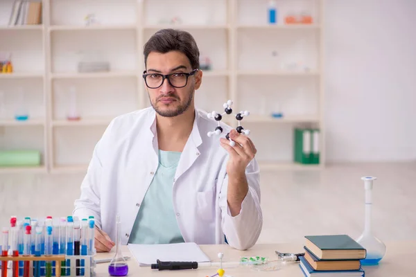Young Chemist Working Lab — Stock Photo, Image