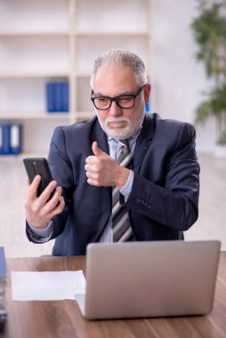 Old boss employee and too much work at workplace