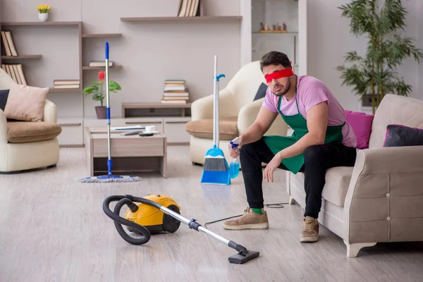 Young Blinfolded Contractor Cleaning House — Stock Photo, Image