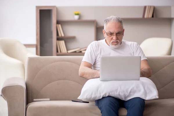 Old Man Sitting Home Pandemic — Fotografia de Stock