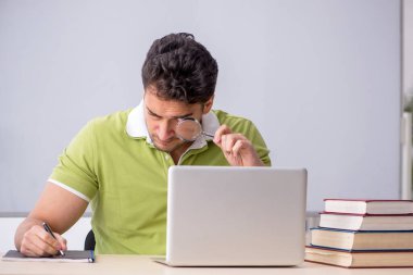 Telekulasyon konseptinde genç öğrenci