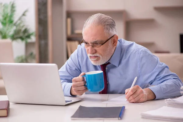 Old Businessman Employee Working Home Pandemic — Stock Photo, Image