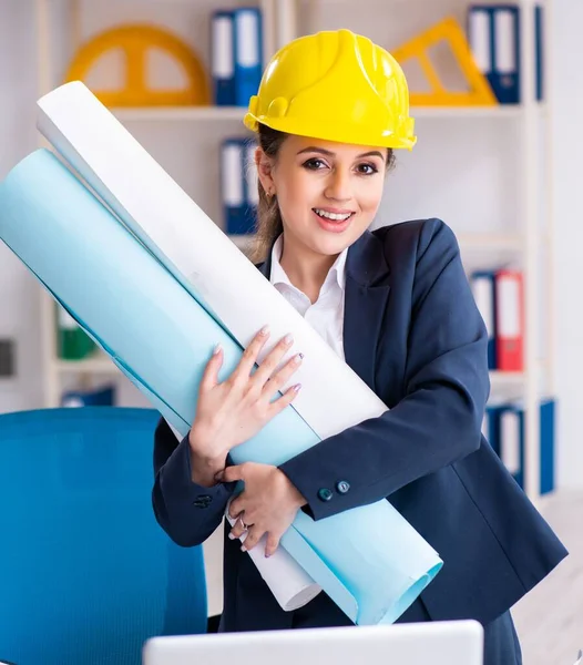 Young Female Architect Working Office — Stock Photo, Image