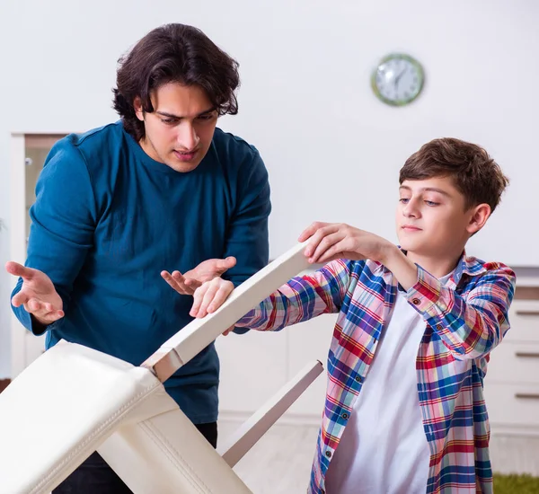 Young Carpenter Teaching His Son — Stock Photo, Image