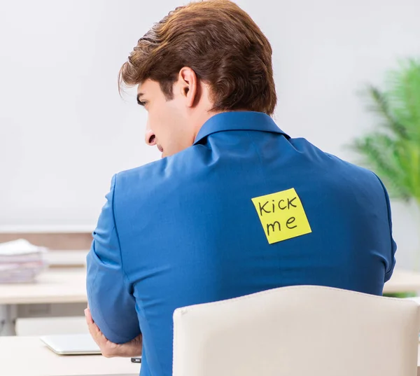 The office prank with kick me message on sticky note