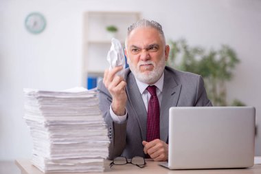 Old employee unhappy with excessive work at workplace