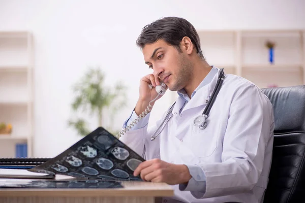 Young Male Doctor Radiologist Telemedicine Concept — Stock Photo, Image