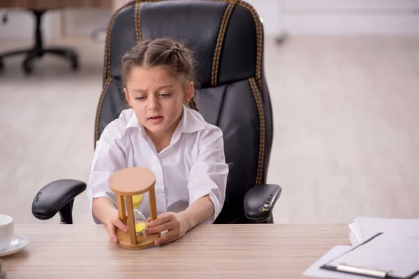 Little Girl Sitting Classroom Time Management Concept — Fotografia de Stock