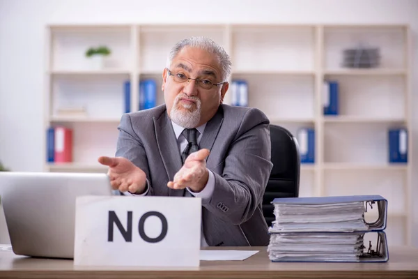 Old Businessman Employee Working Office — Stock Photo, Image