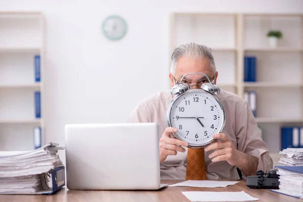 Begreppet Äldre Arbetstagare Tidshantering — Stockfoto