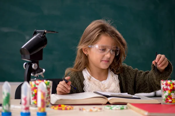 Young Small Girl Chemist Classroom — Stock Photo, Image