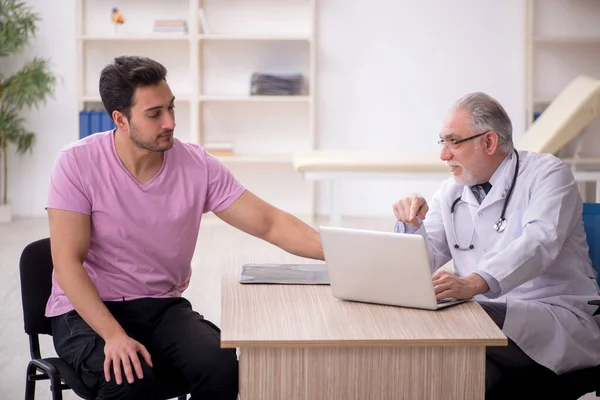 Young Patient Visiting Old Doctor — Stock Photo, Image
