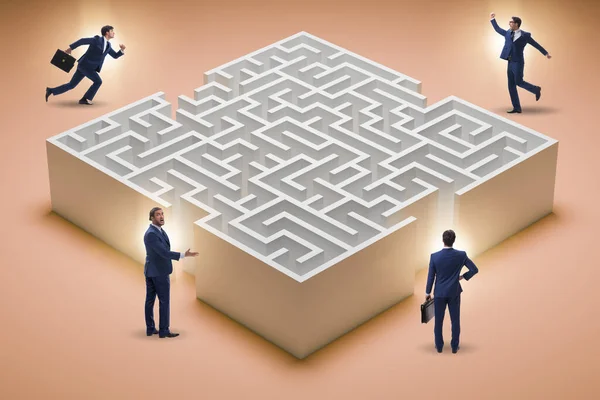 Businessman Trying Find Way Out Maze — Φωτογραφία Αρχείου