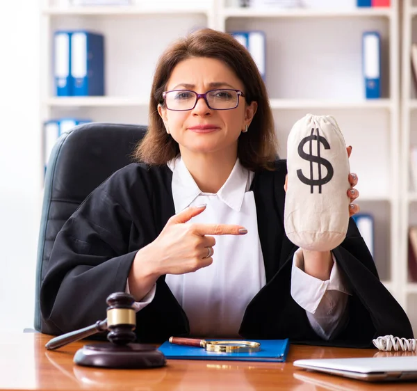 Middle Aged Female Doctor Working Courthouse — Stockfoto