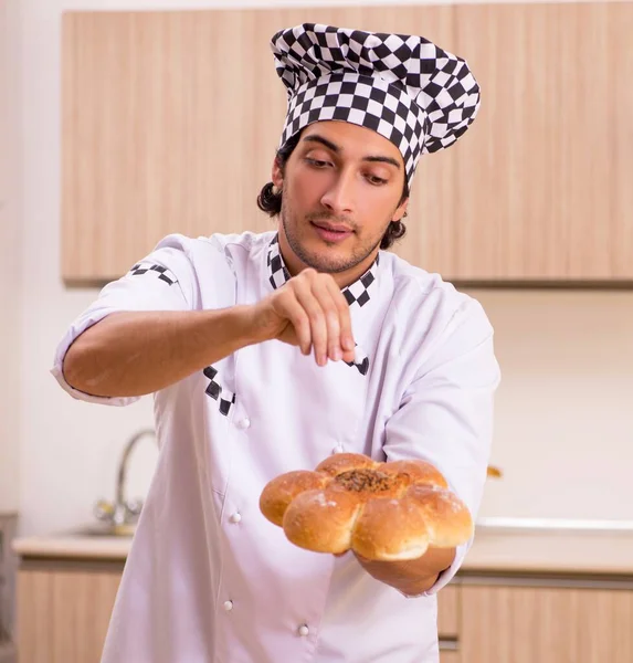 Joven Panadero Que Trabaja Cocina — Foto de Stock